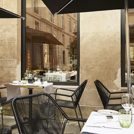 Grand Du Palais Royal Hotell