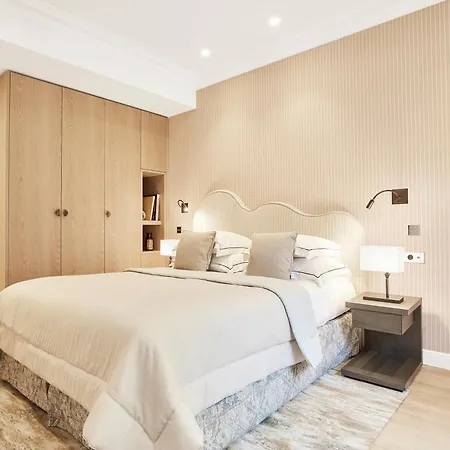 Grand Du Palais Royal Hotell