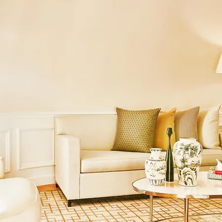 Grand Du Palais Royal Hotell 5*