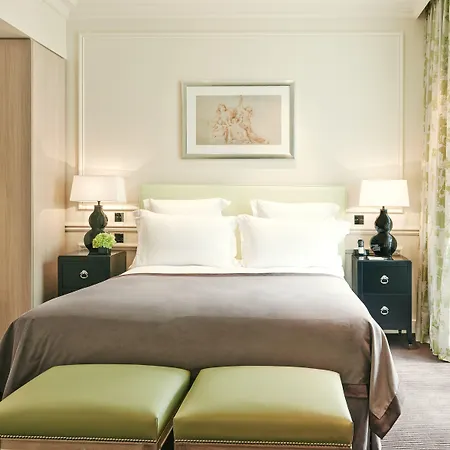 Grand Du Palais Royal Hotel 5*