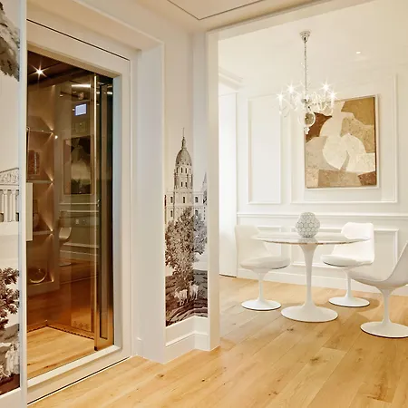 Hotel Grand Du Palais Royal 5*