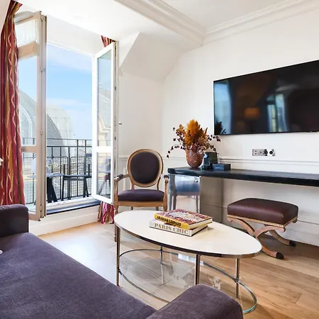 Hotel Grand Du Palais Royal 5*