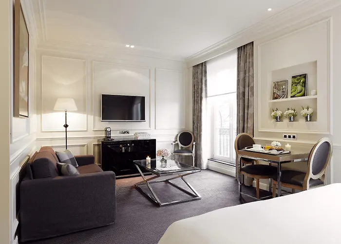 מלון Grand Du Palais Royal 5*