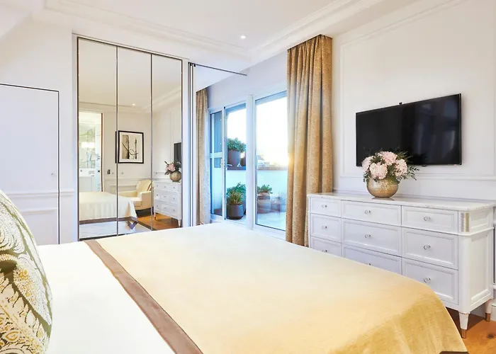 מלון Grand Du Palais Royal