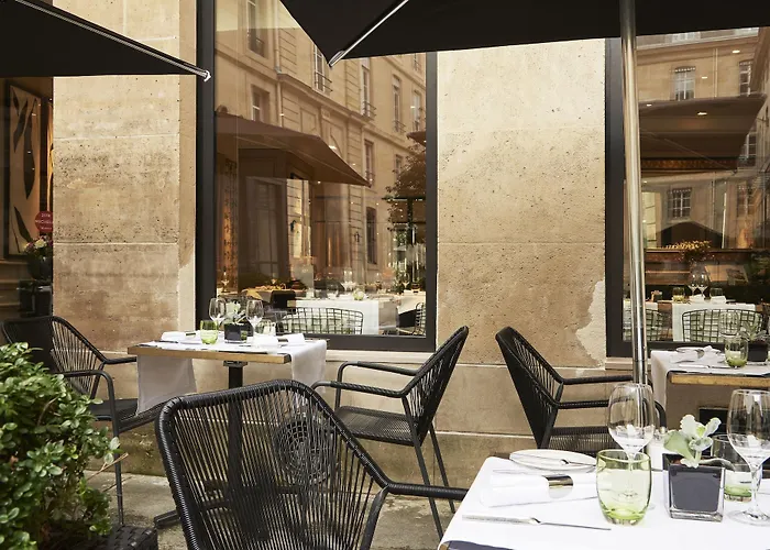 Grand Du Palais Royal מלון