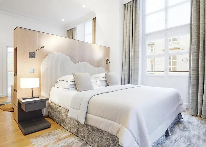 Grand Du Palais Royal מלון