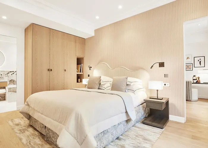 Grand Du Palais Royal מלון