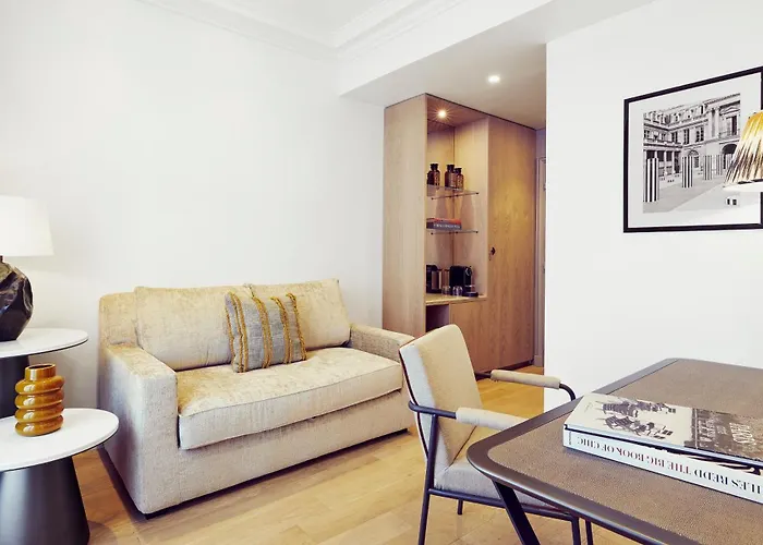 מלון Grand Du Palais Royal 5*