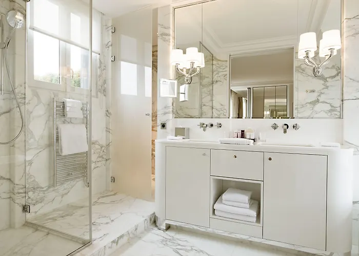 Grand Du Palais Royal מלון