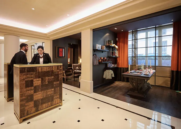 Grand Du Palais Royal מלון