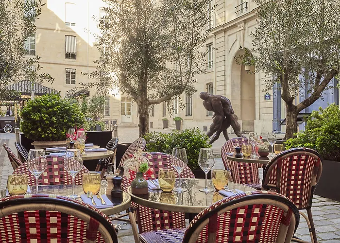 מלון Grand Du Palais Royal