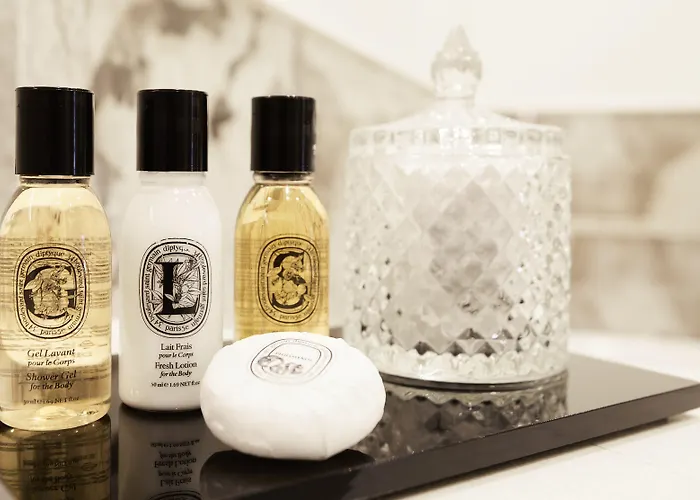 Grand Du Palais Royal מלון